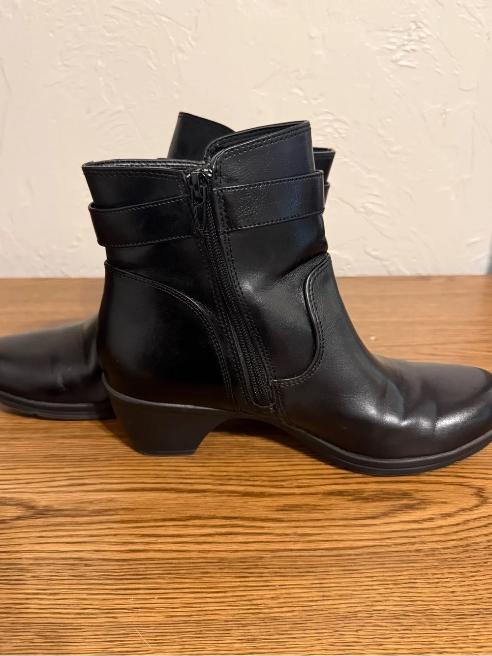 comfort plus by Predictions Black Leather Ankle Booties with Buckle